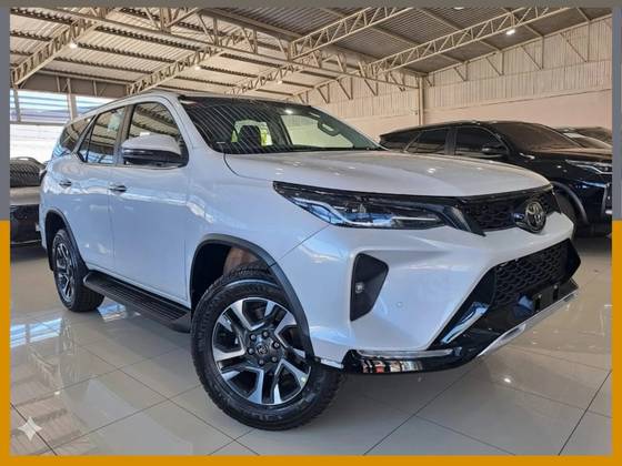 TOYOTA HILUX SW4 2.8 D-4D TURBO DIESEL SRX PLATINUM 7L 4X4 AUTOMÁTICO